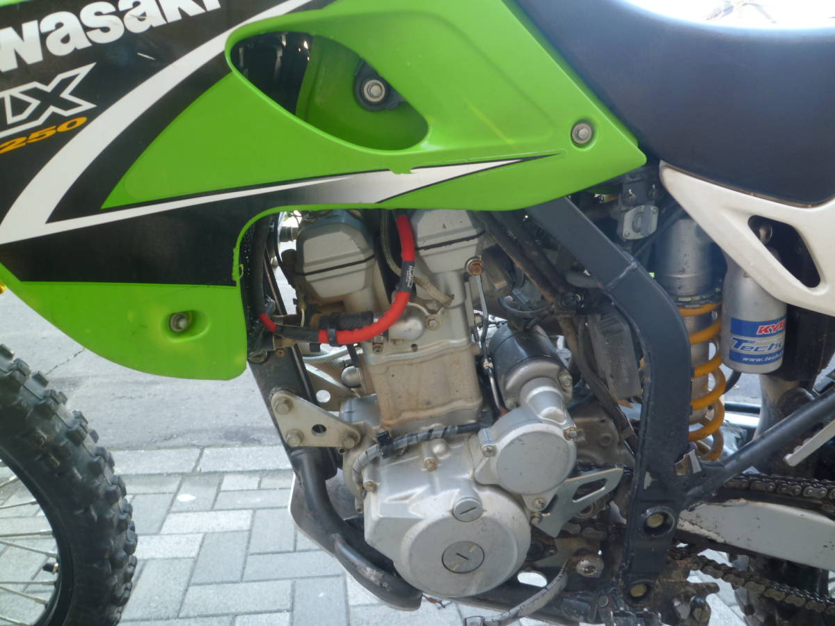 カワサキ ＫＬＸ２５０ KLX250&frasl;カワサキの新車・中古バイクを探すなら｜ウェビック バイク選び KLX250&frasl;カワサキ ２０１３モデル ＢＯＸつき｜ハラダモータース パワフルキャブモデル後期型カスタム！の販売情報 ＳＴＹＬＥ｜新車 カスタム多数｜ＭＯＴＯ 諸費用込54.99万 黒緑 7,491km ETC マフラー 月寒中央のカワサキの中古