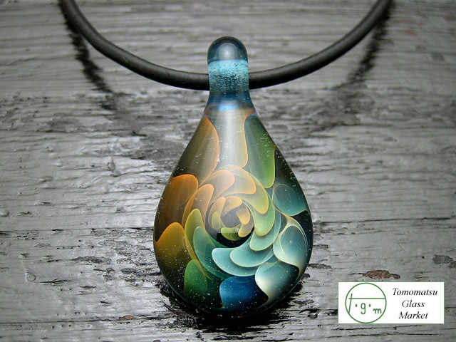 数量限定，100%新品 TOMOMATSU ガラス 宇宙 花 銀河 幻想的 ハンドメイド ペンダント BLG(ネックレス、ペンダント、チョーカー)｜売買されたオークション情報、yahooの商品情報をアーカイブ公開 - オークファン ネックレス、ペンダント、チョーカー