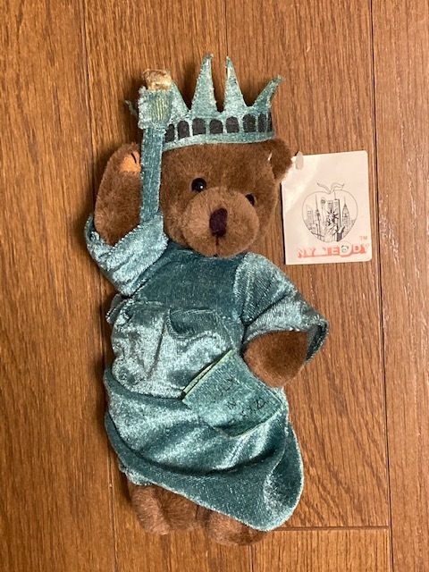 ★送料込み！値下げ　タグ付きニューヨーク土産N.Y Teddy：自由の女神テディベア　テディベアぬいぐるみ/全長約21cm/専用ケース入り_1