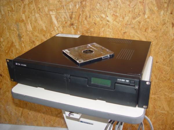 TOA CD-2000 CDプレーヤー 本体 TOAの業務用 CD－BGM プレーヤー CD-2000 です！(一般)｜売買