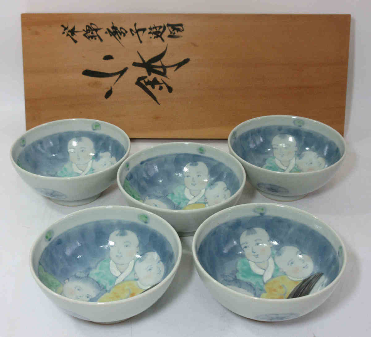 五代佐藤走波染錦唐子遊図つぼ　心和む優しい色使い　高さ約36.5cm約7.2kg □五代 佐藤走波 八十一歳作 染錦唐子遊図 小鉢