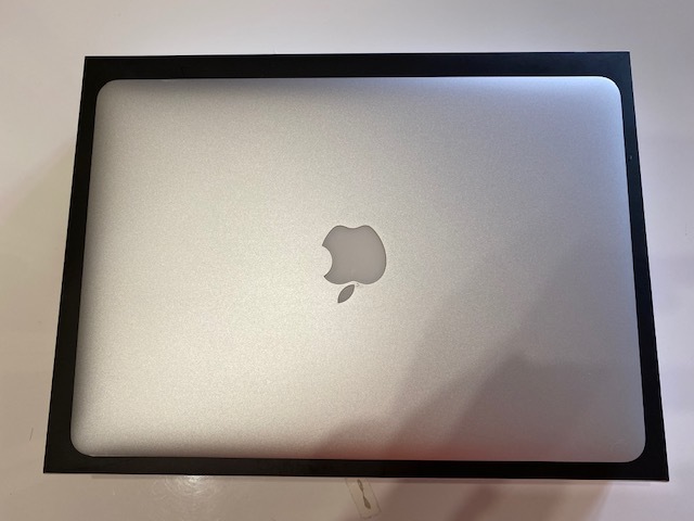 Macbook Air Late 2010 13インチ （付属品一式） 【公式通販】