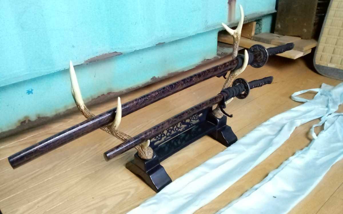 612k 模造刀 打刀 脇差 2本セット 鹿角風刀掛け台 刀袋付き 日本刀 刀剣 インテリア 和室 床の間 演劇 小道具 コスプレ 難あり 模造刀 売買されたオークション情報 Yahooの商品情報をアーカイブ公開 オークファン Aucfan Com