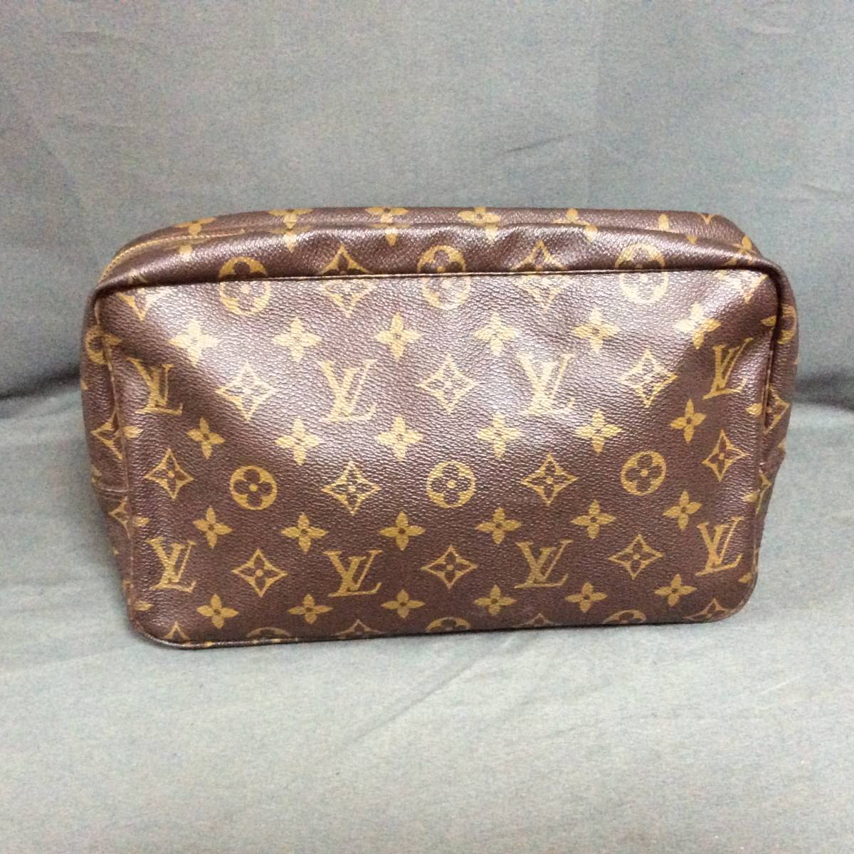 Monogram Vuitton Louis Coussin Silk TOILETRY ψ　6/17　173956　LOUIS VUITTON　ルイ・ヴィトン　モノグラム　トゥルース　トワレット　ポーチ　セカンド　ハンド　バック　難あり