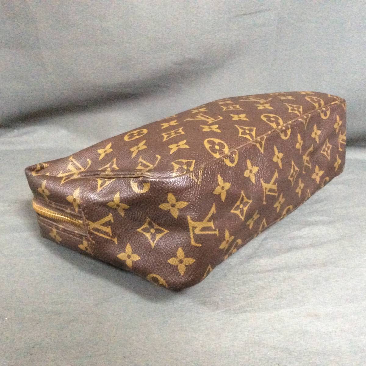 Monogram Vuitton Louis Coussin Silk TOILETRY ψ　6/17　173956　LOUIS VUITTON　ルイ・ヴィトン　モノグラム　トゥルース　トワレット　ポーチ　セカンド　ハンド　バック　難あり