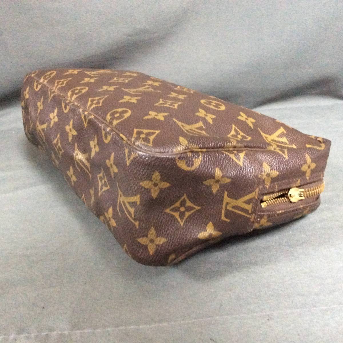 Monogram Vuitton Louis Coussin Silk TOILETRY ψ　6/17　173956　LOUIS VUITTON　ルイ・ヴィトン　モノグラム　トゥルース　トワレット　ポーチ　セカンド　ハンド　バック　難あり