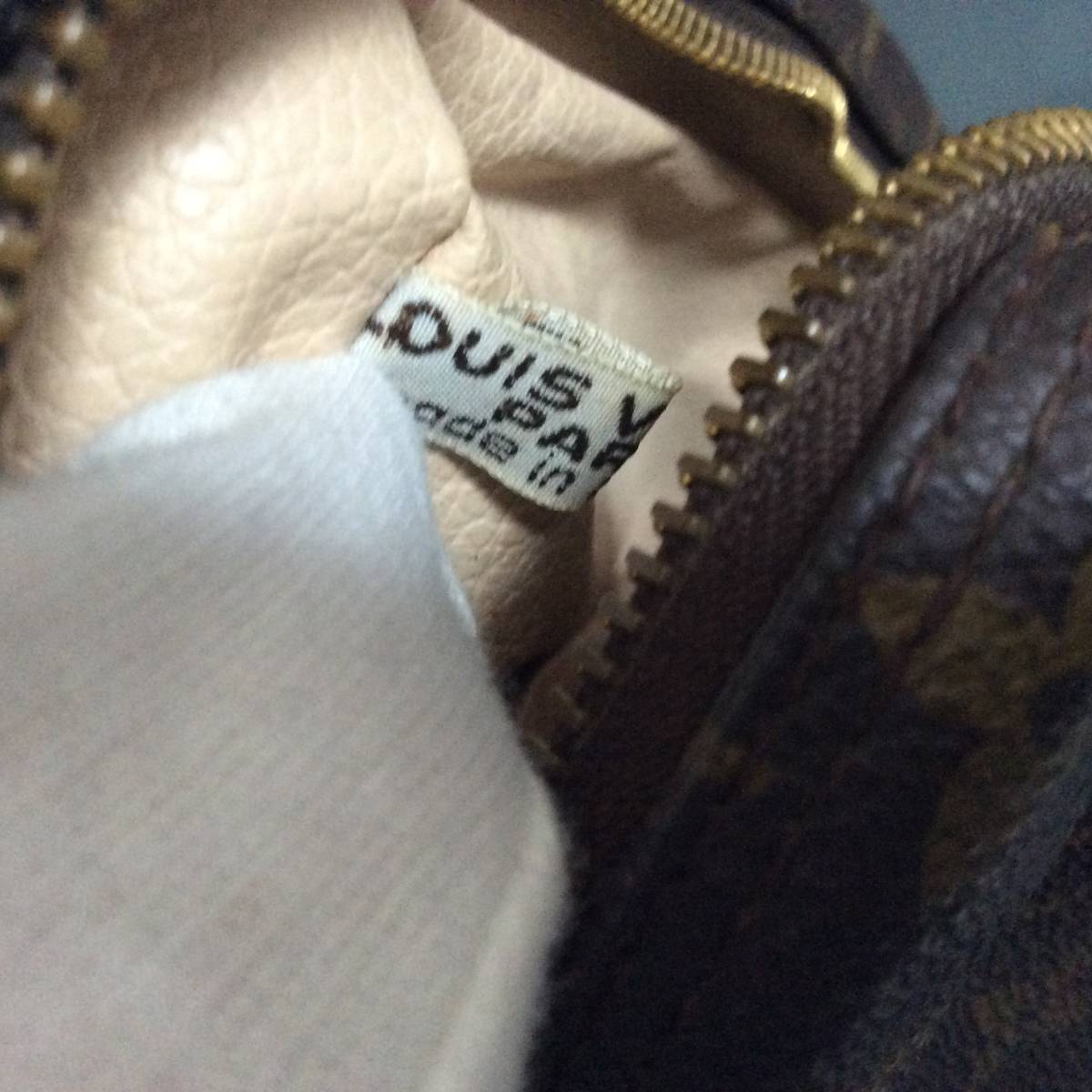 Monogram Vuitton Louis Coussin Silk TOILETRY ψ　6/17　173956　LOUIS VUITTON　ルイ・ヴィトン　モノグラム　トゥルース　トワレット　ポーチ　セカンド　ハンド　バック　難あり