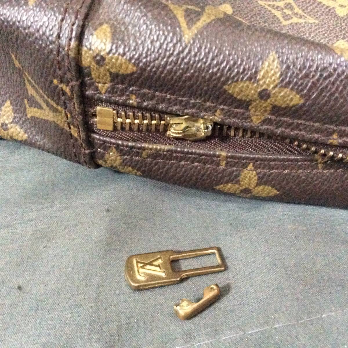 Monogram Vuitton Louis Coussin Silk TOILETRY ψ　6/17　173956　LOUIS VUITTON　ルイ・ヴィトン　モノグラム　トゥルース　トワレット　ポーチ　セカンド　ハンド　バック　難あり