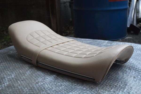 専用1 新品 KH400 KH250 S3 S1 350SS風 サーフ クリーム シート モール付き
