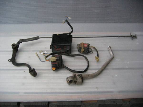 倉庫整理品　89年式逆車XR600Rのメーター他　ジャンク_1