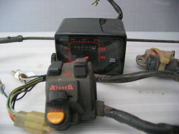 倉庫整理品　89年式逆車XR600Rのメーター他　ジャンク_2