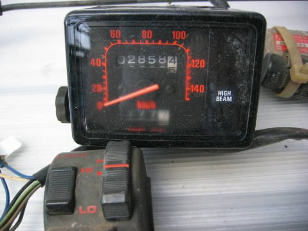 倉庫整理品　89年式逆車XR600Rのメーター他　ジャンク_3