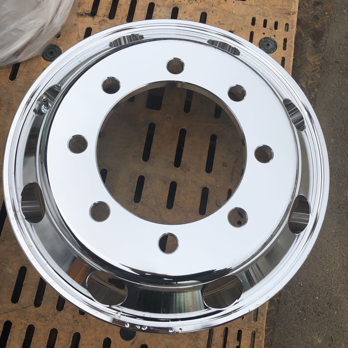 車 新品 タフブライト 17.5×6.00 アルミ