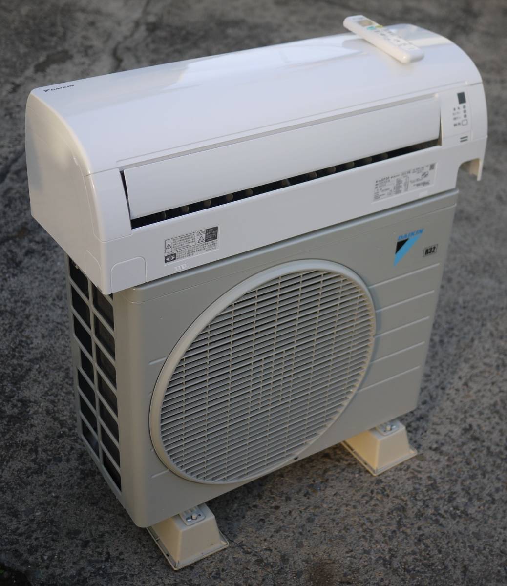 美品 18年製 ダイキン ルームエアコン S22VTES-W （F22VTES × R22VES 