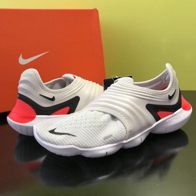 SALE，大人気 26.5cm 定価14300円 NIKE FREE RN FLYKNIT 3.0 ナイキ フリー ラン フライニット 薄灰 白 スニーカー ランニング スリッポン AQ5707-002(26.5cm)｜売買されたオークション情報、yahooの商品情報をアーカイブ公 26.5cm