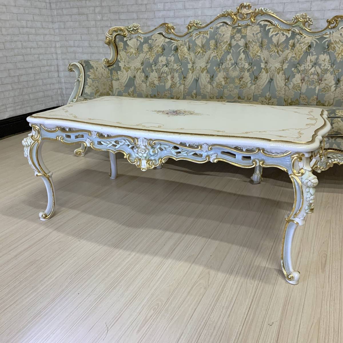 【本物保証，得価】 イタリア最高峰 ロココ様式 シリック SILIK センターテーブル 猫脚(木材)｜売買されたオークション情報、yahooの商品情報をアーカイブ公開 - オークファン 木材