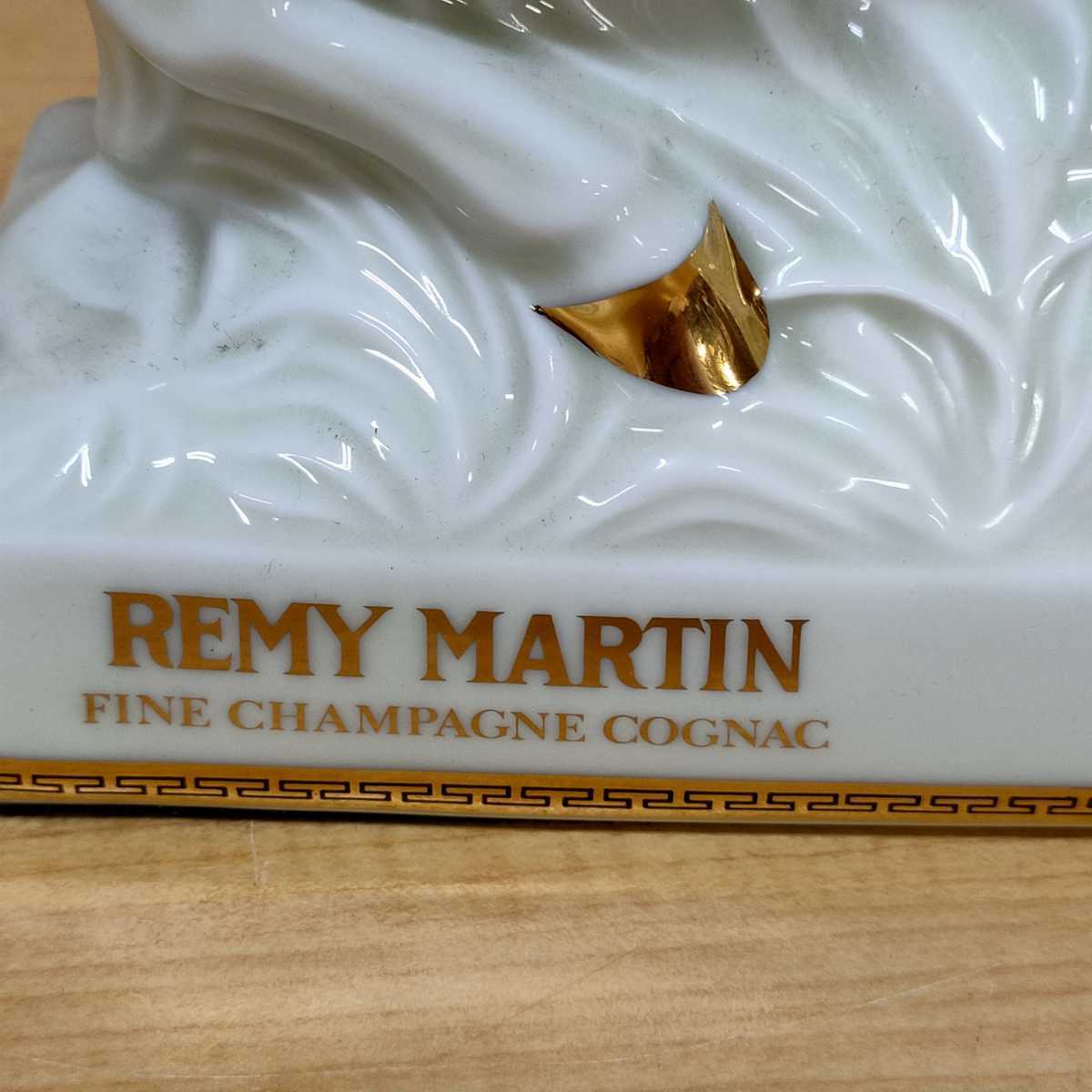 HOT，100%新品 ●　古酒 【未開栓】 REMY MARTIN/レミーマルタン ケンタウロス ファインシャンパーニュ コニャック 700ml 40%　難あり（写真を参考に）