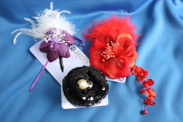 クレアーズ 髪飾り ヘアアクセ3つ 赤 紫 黒セット ヘアピン 売買されたオークション情報 Yahooの商品情報をアーカイブ公開 オークファン Aucfan Com