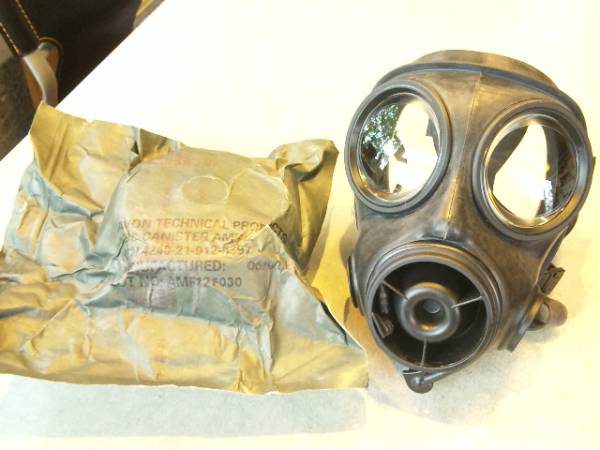 新品、未使用　英国陸軍　Ｓ１０　ガスマスク　サイズ３_1