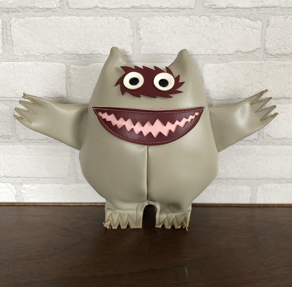 ナウガモンスター ビンテージ　オリジナル　60's 商品紹介 » 60's “Naugahyde” Nauga Monster - Suntrap, Vintage 60's