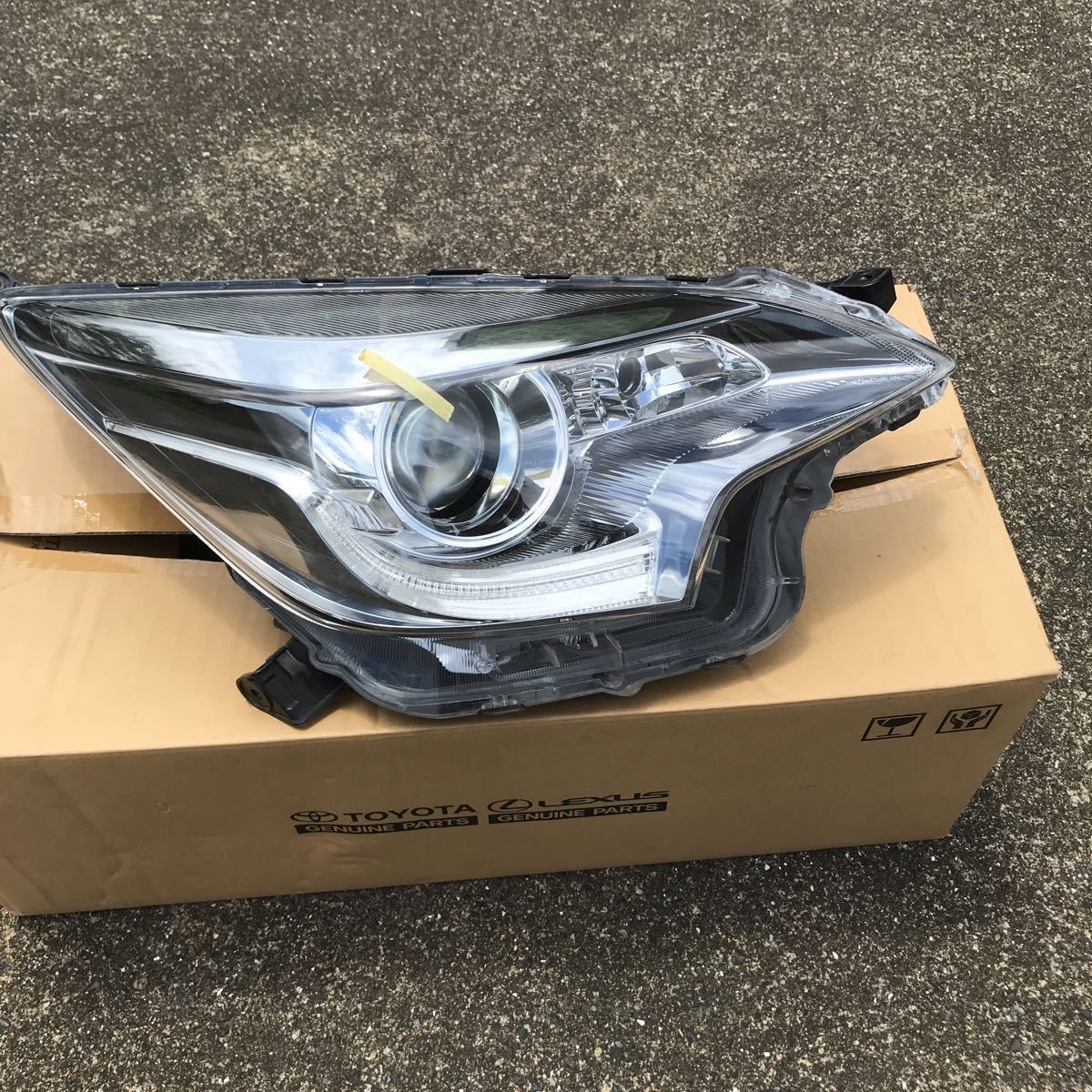 即決 ラクティス NCP120 前期 HID 左ヘッドライト 純正