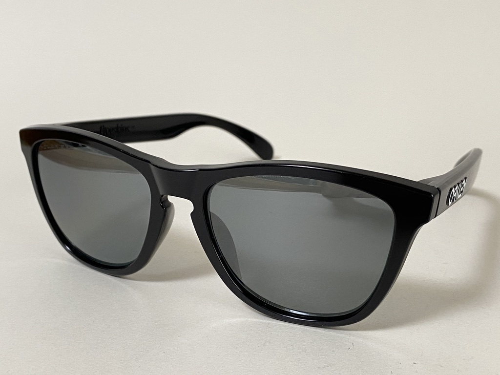 【最安値，爆買い】 偏光レンズ OAKLEYオークリー FROGSKINSフロッグスキン Black/BlackIridiumPolarised黒ブラックミラーレンズ サングラス アジアンフィット(セル、プラスチックフレーム)｜売買されたオークション情報、 セル、プラスチックフレーム