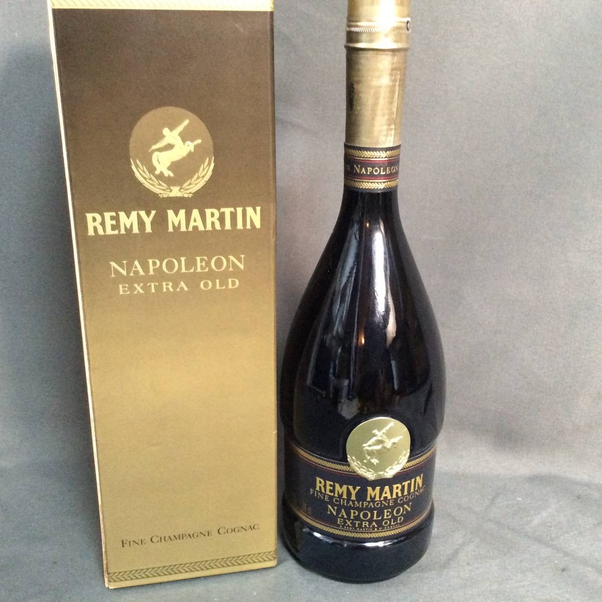 新作入荷，得価 ●○8/19　174486-2　古酒　REMY MARTIN　レミーマルタン　NAPOLEON　EXTRA OLD　COGNAC　700ｍｌ　40％　未開栓　箱入り○●