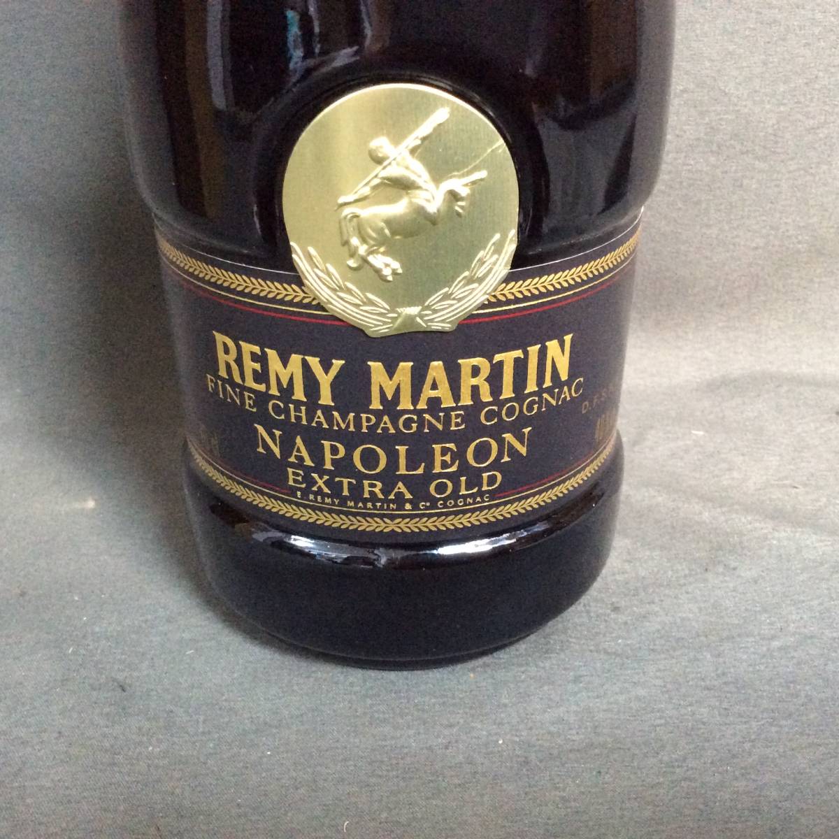 新作入荷，得価 ●○8/19　174486-2　古酒　REMY MARTIN　レミーマルタン　NAPOLEON　EXTRA OLD　COGNAC　700ｍｌ　40％　未開栓　箱入り○●