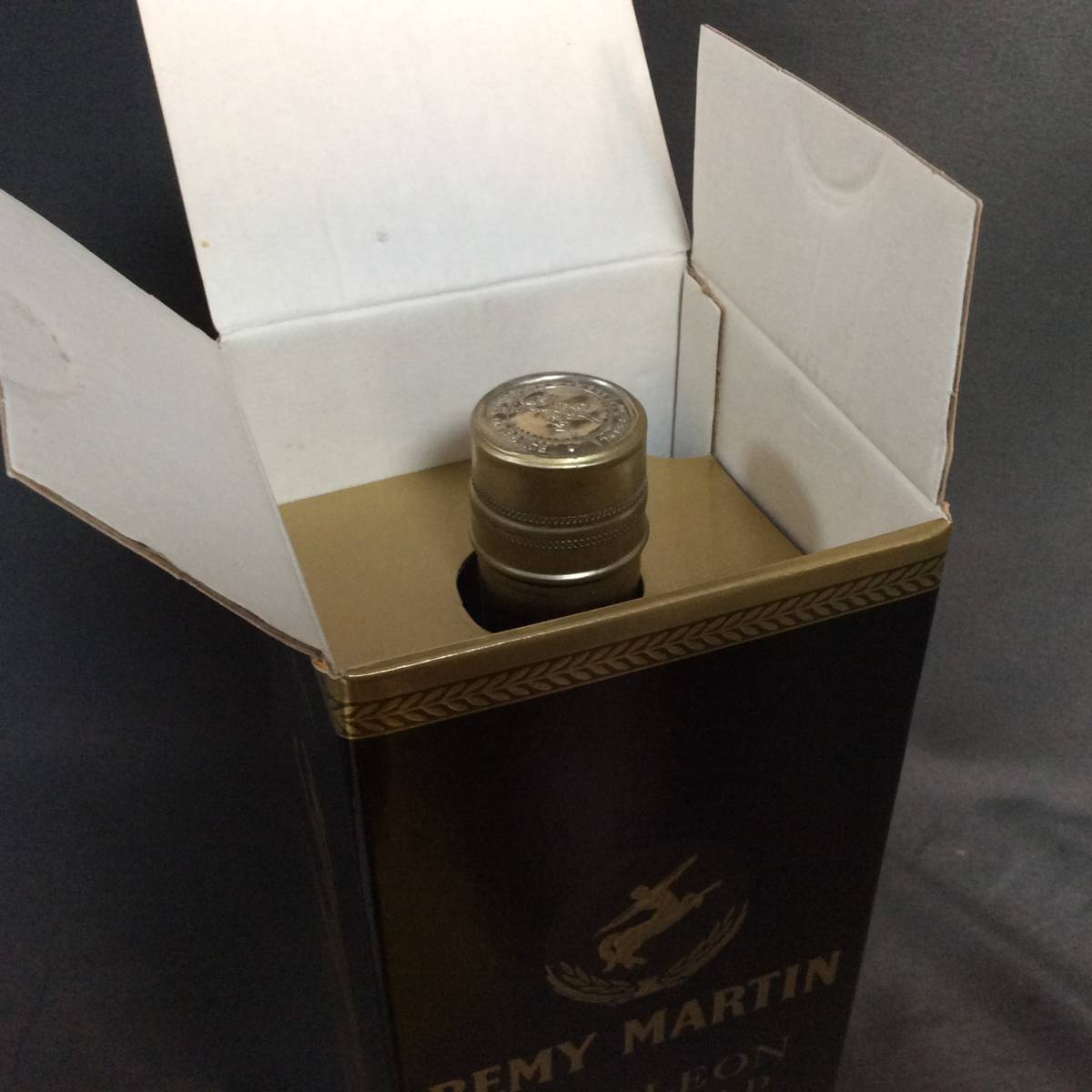 新作入荷，得価 ●○8/19　174486-2　古酒　REMY MARTIN　レミーマルタン　NAPOLEON　EXTRA OLD　COGNAC　700ｍｌ　40％　未開栓　箱入り○●