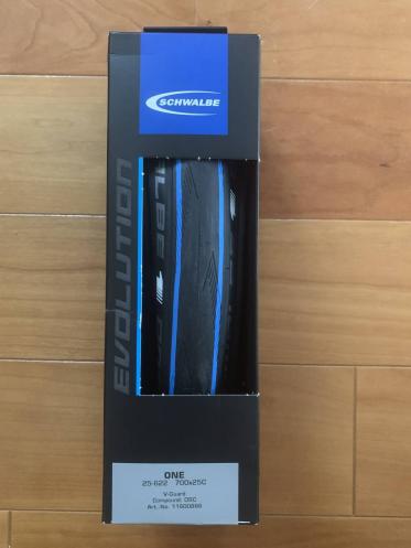 新品，定番 SCHWALBE シュワルベ ONE クリンチャータイヤ 700&times;25C ブルーストライプ 残２本(700C（クリンチャー、WO）)｜売買されたオークション情報、yahooの商品情報をアーカイブ公開 - オークファン タイヤ