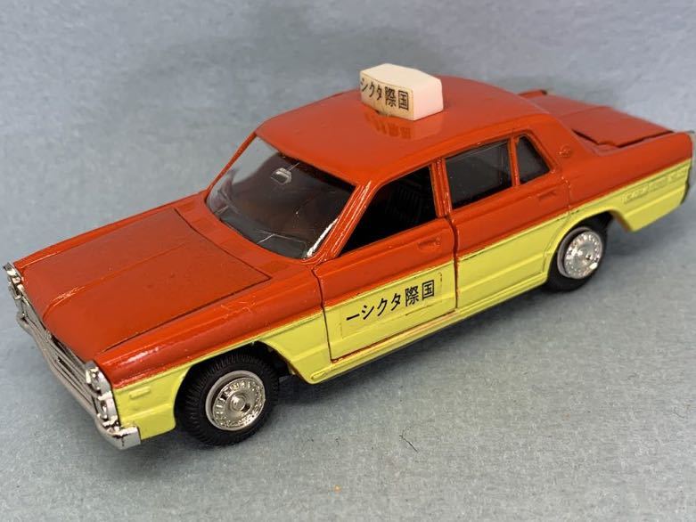 ミニカー　ダイヤペット(DIAPET) 243 日産グロリア　タクシー　(NISSAN GLORIA SUPER DELUXE)) 1／40 1971年4月