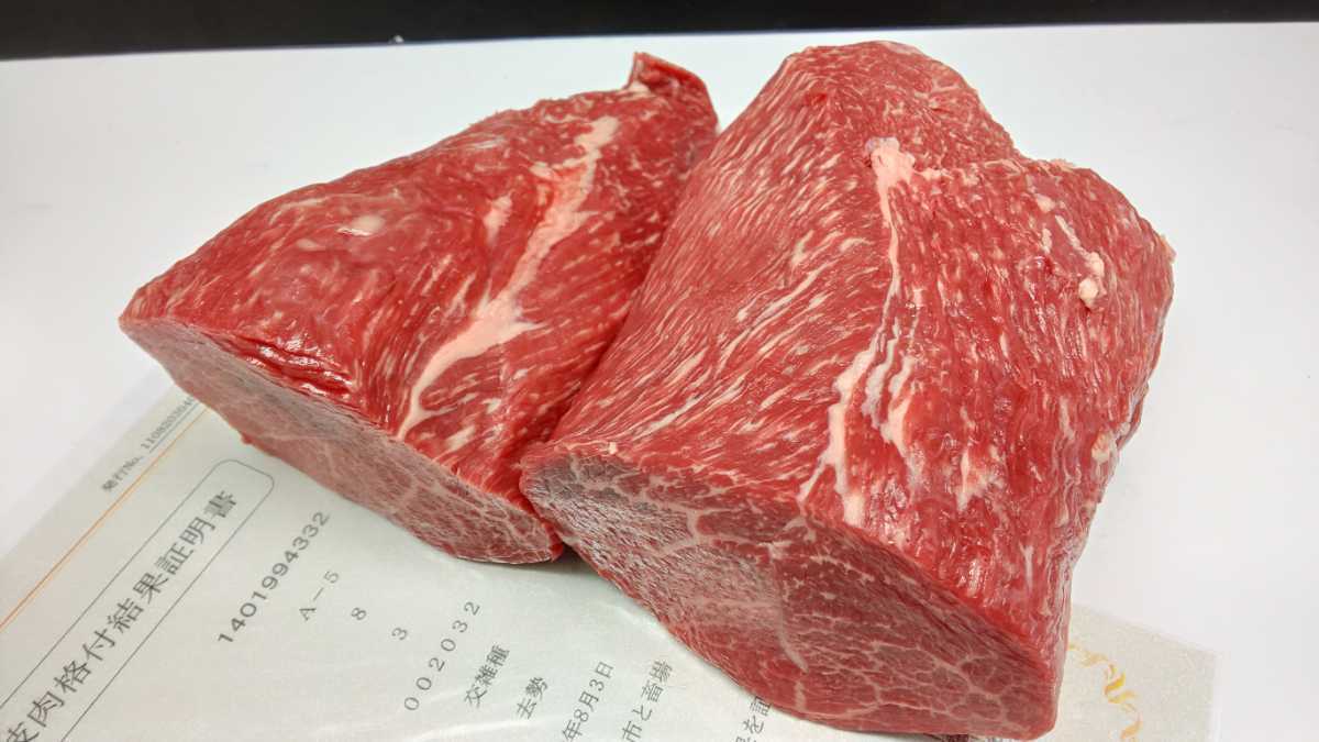 適寝肉@肉29　特選A5　トウガラシ業務用仕様2，13キロ㌘　埼玉県産　冷蔵発送 １，７４ｋｇ 超特とうがらし（スキンンレス） 適 3.8kg(3) 肉オク!群馬A5（BMS11）特選和牛うちもも(赤身) 1.44kg(I)