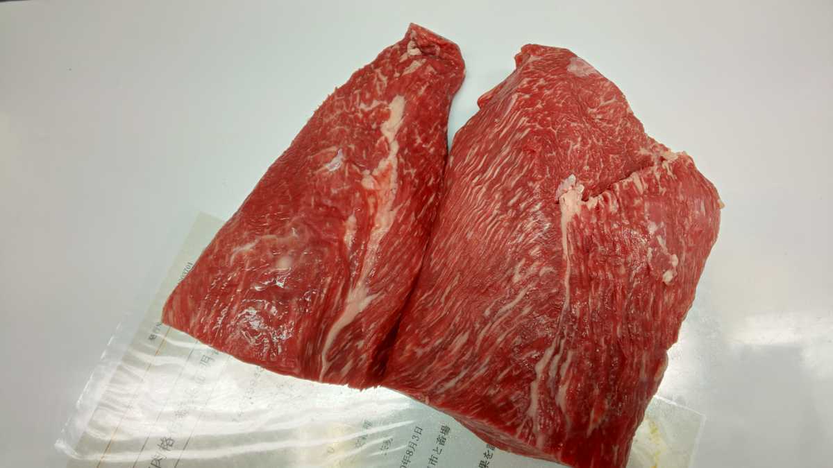 適寝肉@肉29　特選A5　トウガラシ業務用仕様2，13キロ㌘　埼玉県産　冷蔵発送 １，７４ｋｇ 超特とうがらし（スキンンレス） 適 3.8kg(3) 肉オク!群馬A5（BMS11）特選和牛うちもも(赤身) 1.44kg(I)