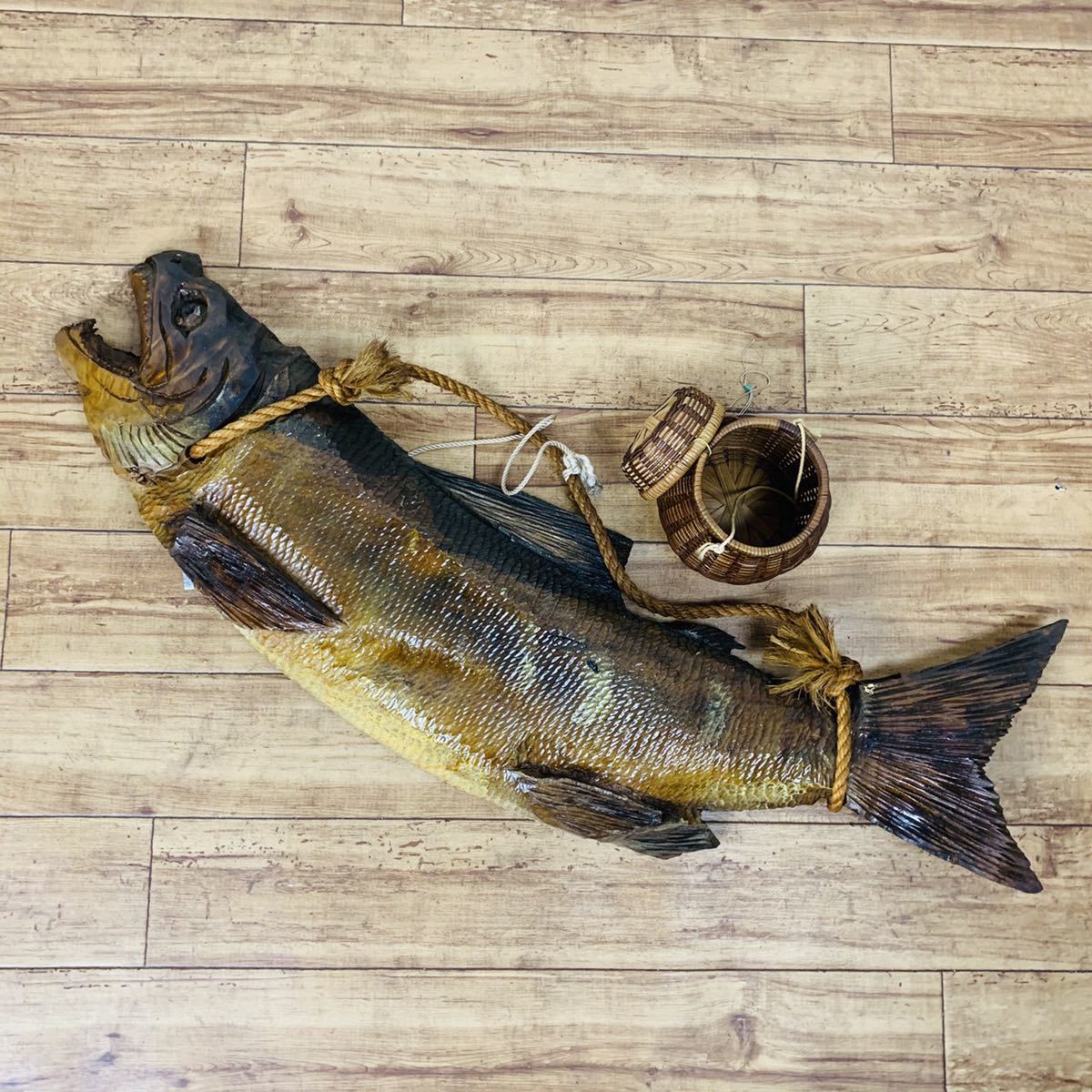 木製 魚 彫刻 手彫り 光司 シャケ 鮭 天然木 壁掛け 北海道 オブジェ