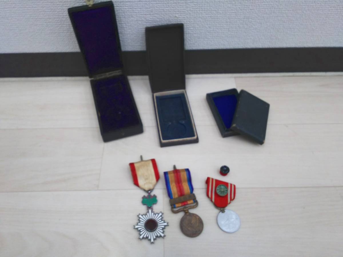 ミリタリー 帝国陸軍海軍・勲六等単行旭日章・箱、略章あり