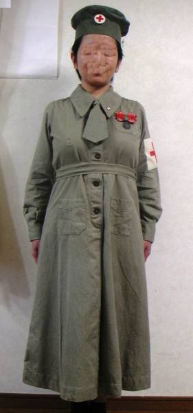 日本赤十字社従軍看護婦の制服 帽子・女子用社員章・襟章付(制服