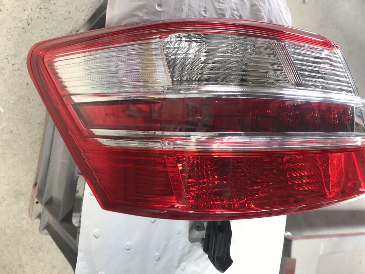 プレミオ　NZT260 右テールライト　KOITO 20-453 プレミオ 左 テールランプ KOITO トヨタ Yahoo!オークション ZRT265