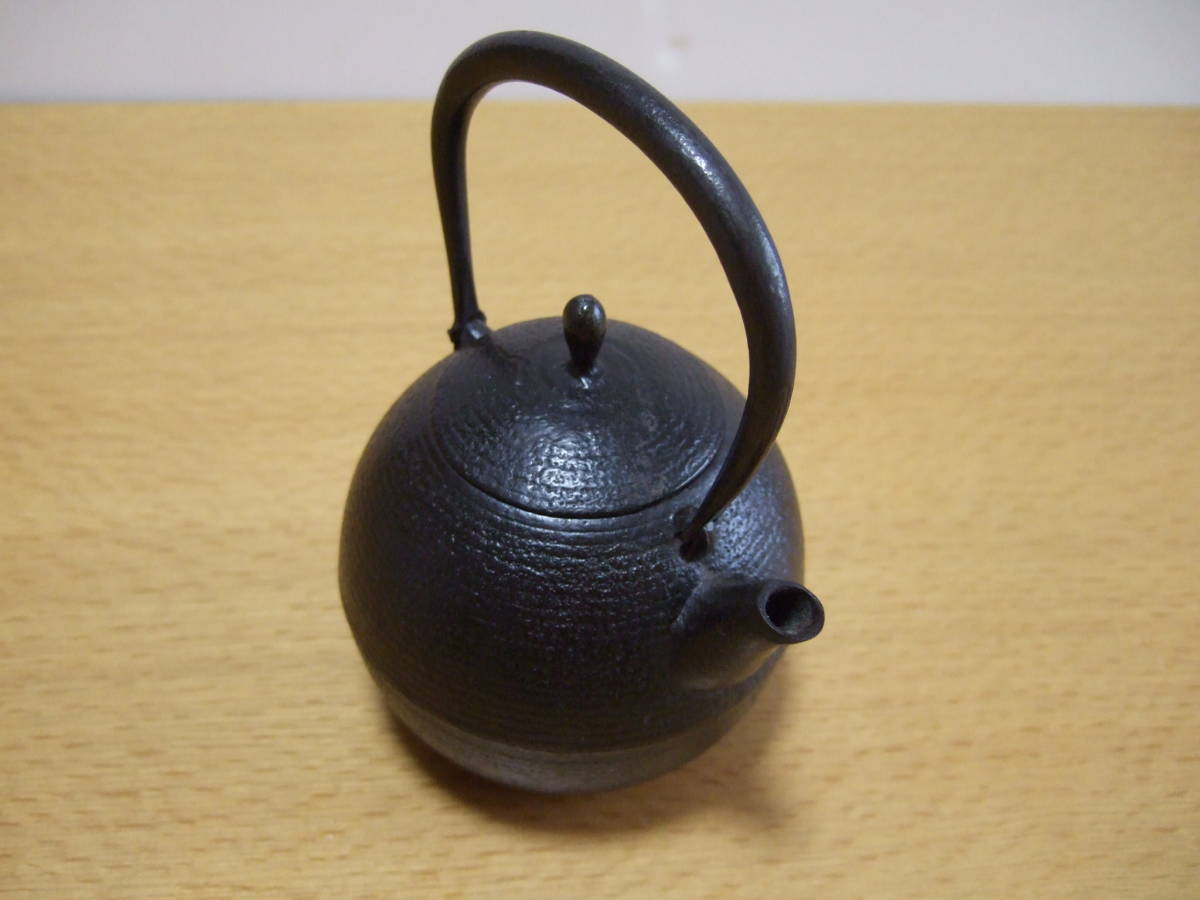 鈴木盛久 南部 釜師 日の丸形鉄瓶 糸目地虫喰提手摘 共箱 程度 南部