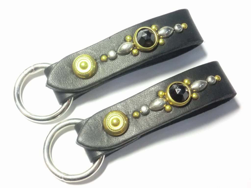 人気セール，2025 A0418 リアルマッコイズ レザースタッズキーホルダー 黒 2個セット(キーケース)｜売買されたオークション情報、yahooの商品情報をアーカイブ公開 - オークファン キーケース