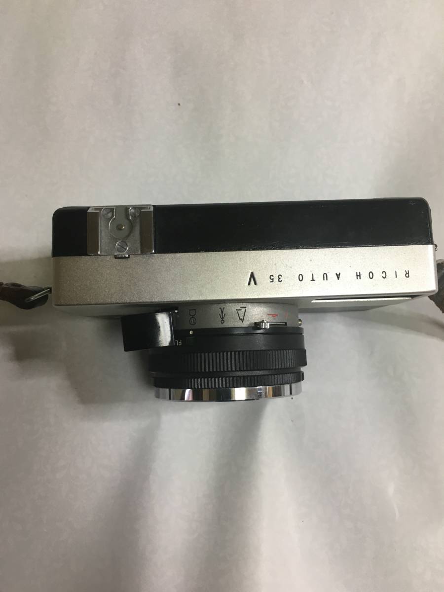 リコーカメラ35V 1:28 F=4㎝　皮ケース付き_2