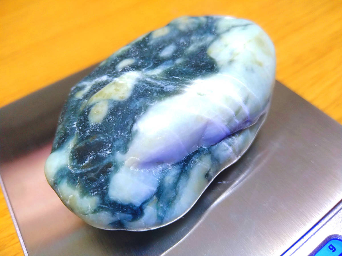 アウトレット大阪 糸魚川翡翠原石 216g(検:ヒスイ ひすい ジェダイト