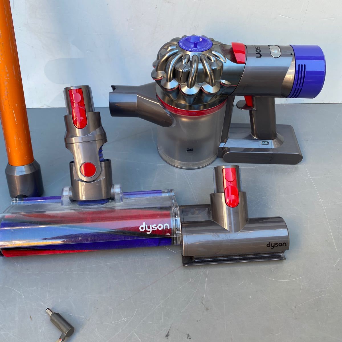dyson コードレスクリーナー 掃除機 SV10 動作確認 ジャンク出品