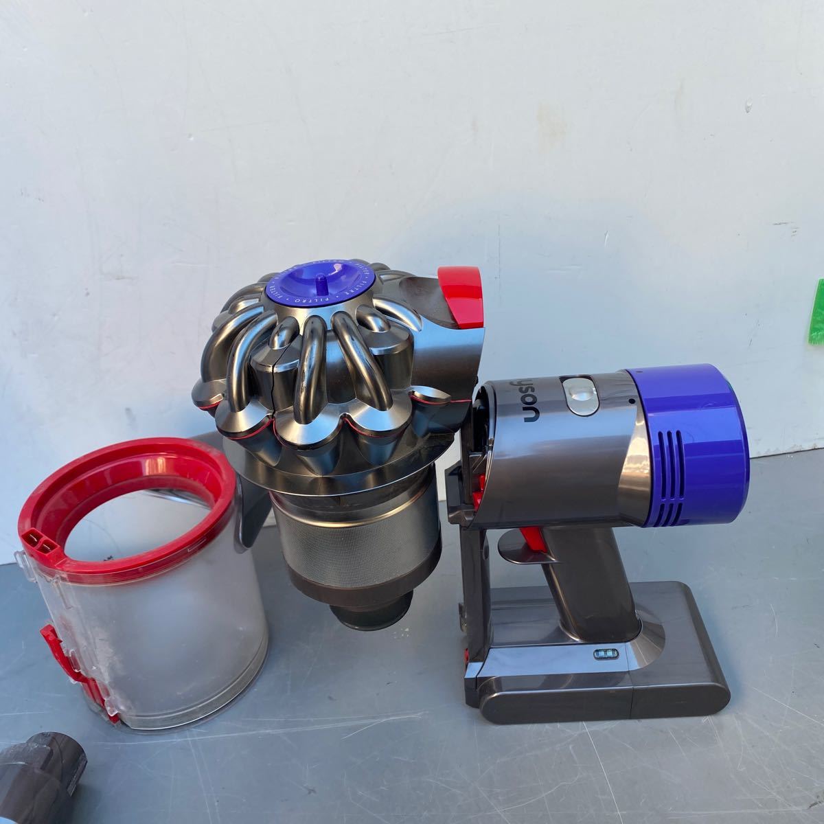 dyson コードレスクリーナー 掃除機 SV10 動作確認 ジャンク出品