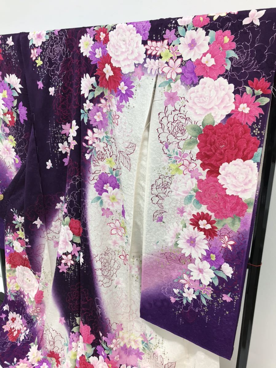 振袖 未仕立て品 仮絵羽 刺繍 銀彩加工 銀通し生地 モダン柄 振袖 未仕立て品 仮絵羽 刺繍 銀彩加工 銀通し生地 モダン柄