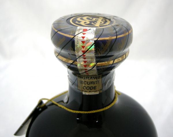 1000円スタート 酒 Ballantine's 21年 バランタイン 陶器ボトル 700ml 43% 1480g 未開栓 箱付 R831 バランタイン 21年 ウイスキー 古酒1000円スタートBallantine's 未開栓 高級酒