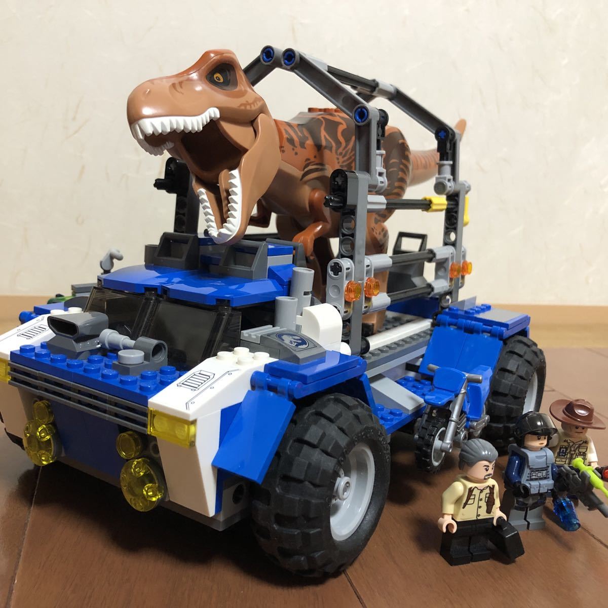 75918 ジュラシックワールド T-レックスの追跡 色々まとめて出品中kg ティラノサウルス 恐竜