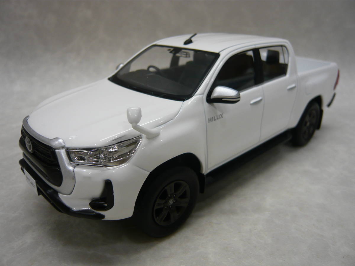 30110 トヨタ 新型 ハイラックス HILUX スーパーホワイトⅡ カラー