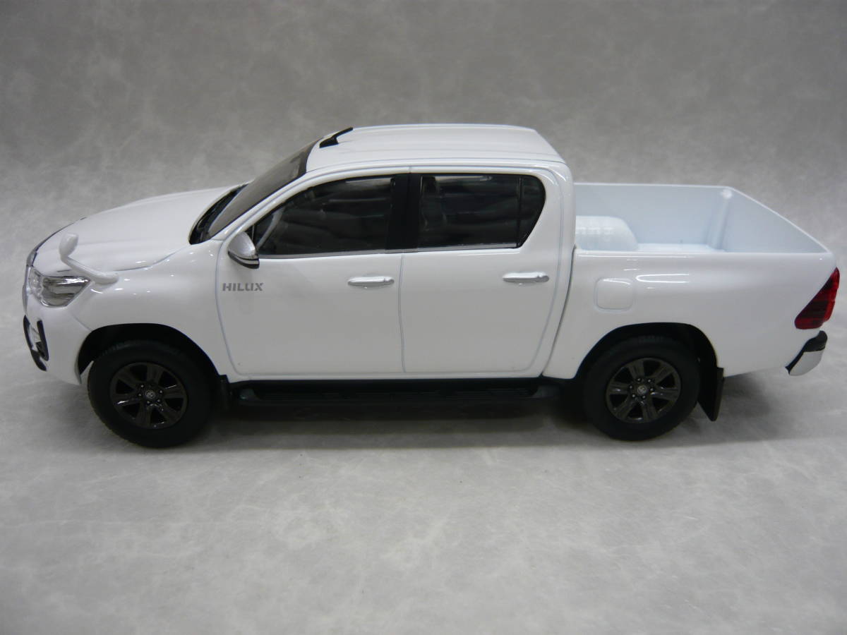 30110 トヨタ 新型 ハイラックス HILUX スーパーホワイトⅡ カラー