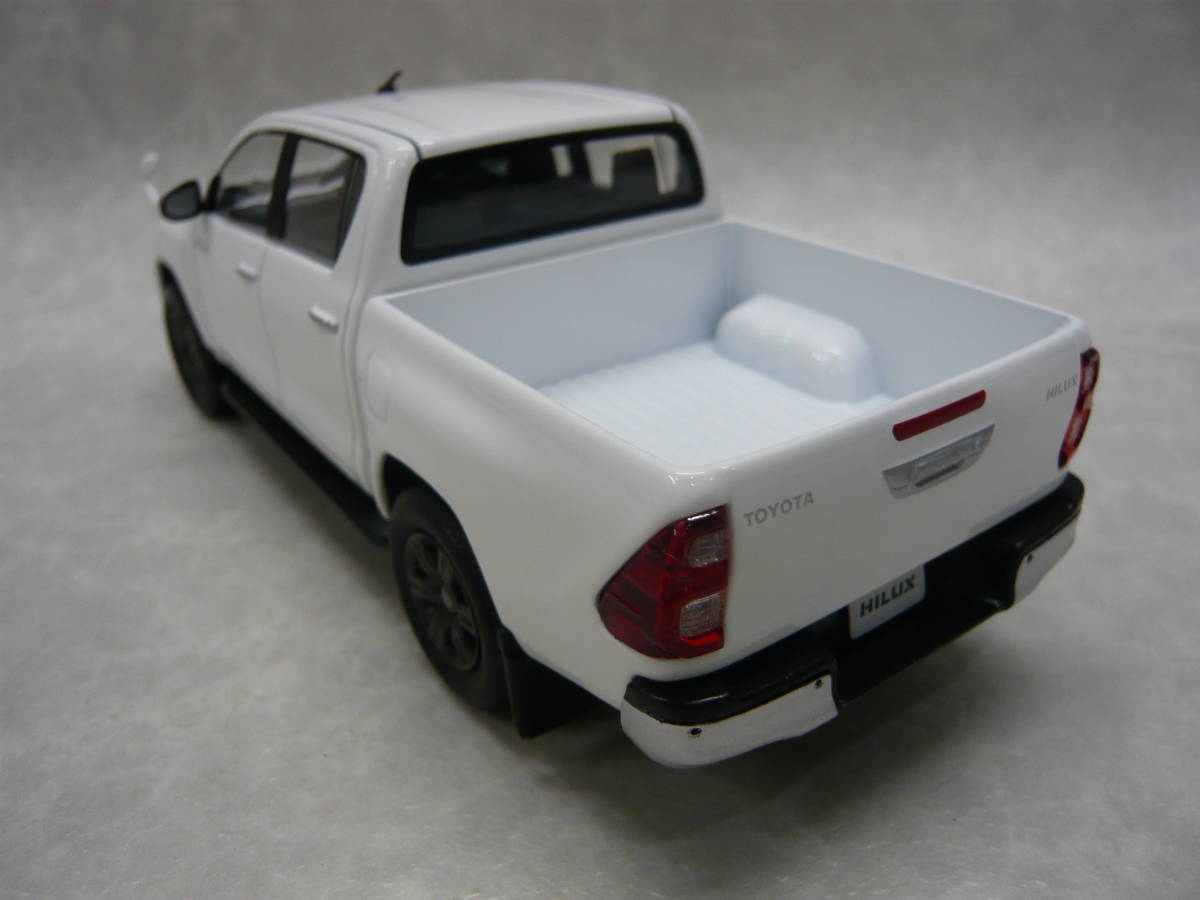 30110 トヨタ 新型 ハイラックス HILUX スーパーホワイトⅡ カラー