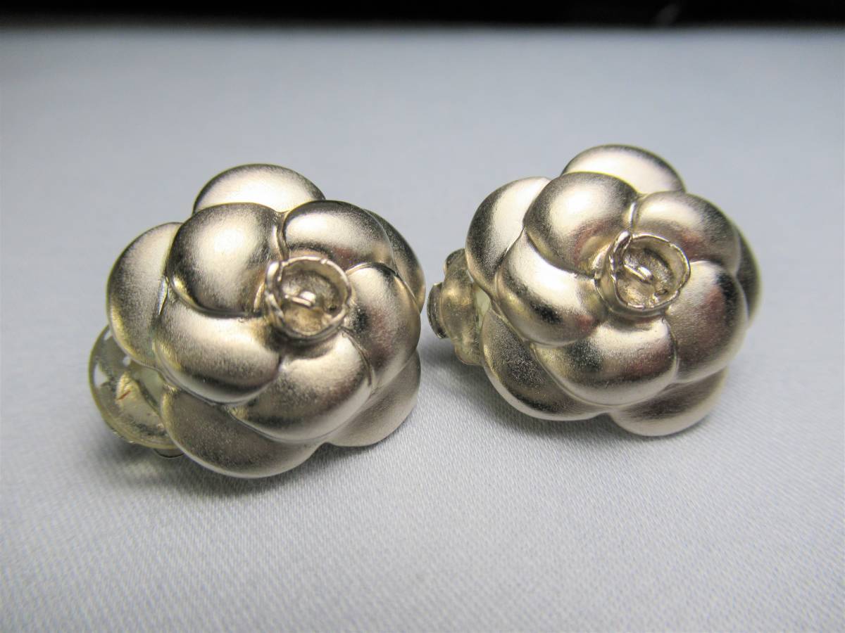 CHANEL Camellia Clip Earrings シャネル カメリア イヤリング 【公式 